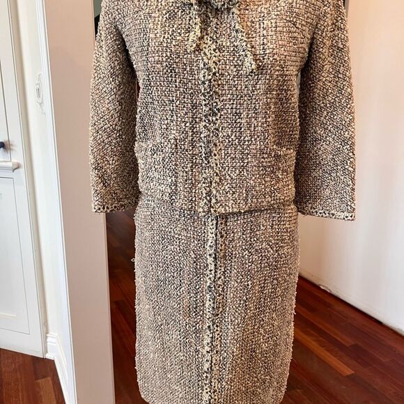 CHANEL Textured Tweed Suit Size 38 - Picture 6 of 14